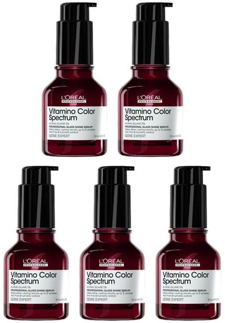 L'Oréal Professionnel Vitamino Color Spectrum Glass Shine Serum biedt geavanceerde verzorging voor zowel gekleurd als niet-gekleurd haar. Dit leave-in serum is verrijkt met 5% alpha-silane, wat bij verhitting een beschermende laag vormt rond de haarvezels. Deze laag helpt niet alleen de kleurintensiteit te behouden, maar biedt ook bescherming tegen hitte tot 230°C en UV-schade, essentieel voor het onderhouden van gezond haar. flaka.be