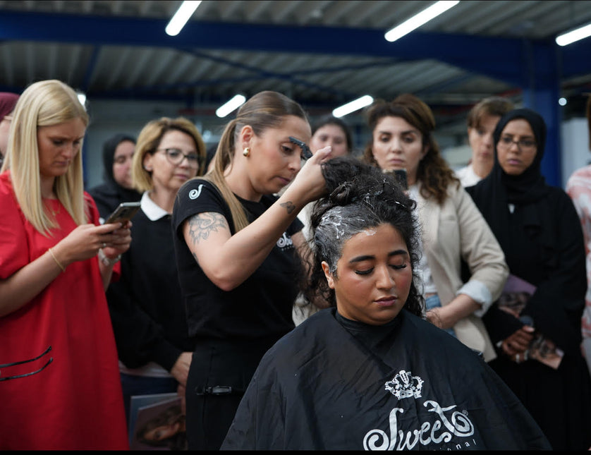 Sweet Professional Straightening System Brazilian Keratin Blowout Treatment 3x1Liter Keratin behandeling speciaal voor krullend haar wordt glad&zijdig + Sweet Hair Professional First Flat Iron 32mm